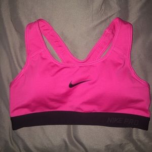 NIKE Sports Bra with padding (NEW)